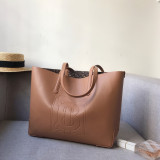 [BURBERRY] TB 엠보싱 모티프 토트백