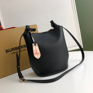 [BURBERRY] 버버리 헤이마켓 론 버킷백