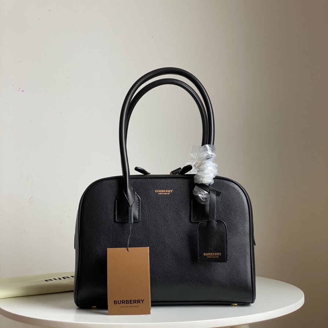 [Burberry] 미듐 레더 하프 큐브백
