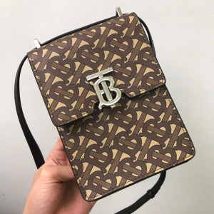 [Burberry] 모노그램 E-캔버스 로빈백
