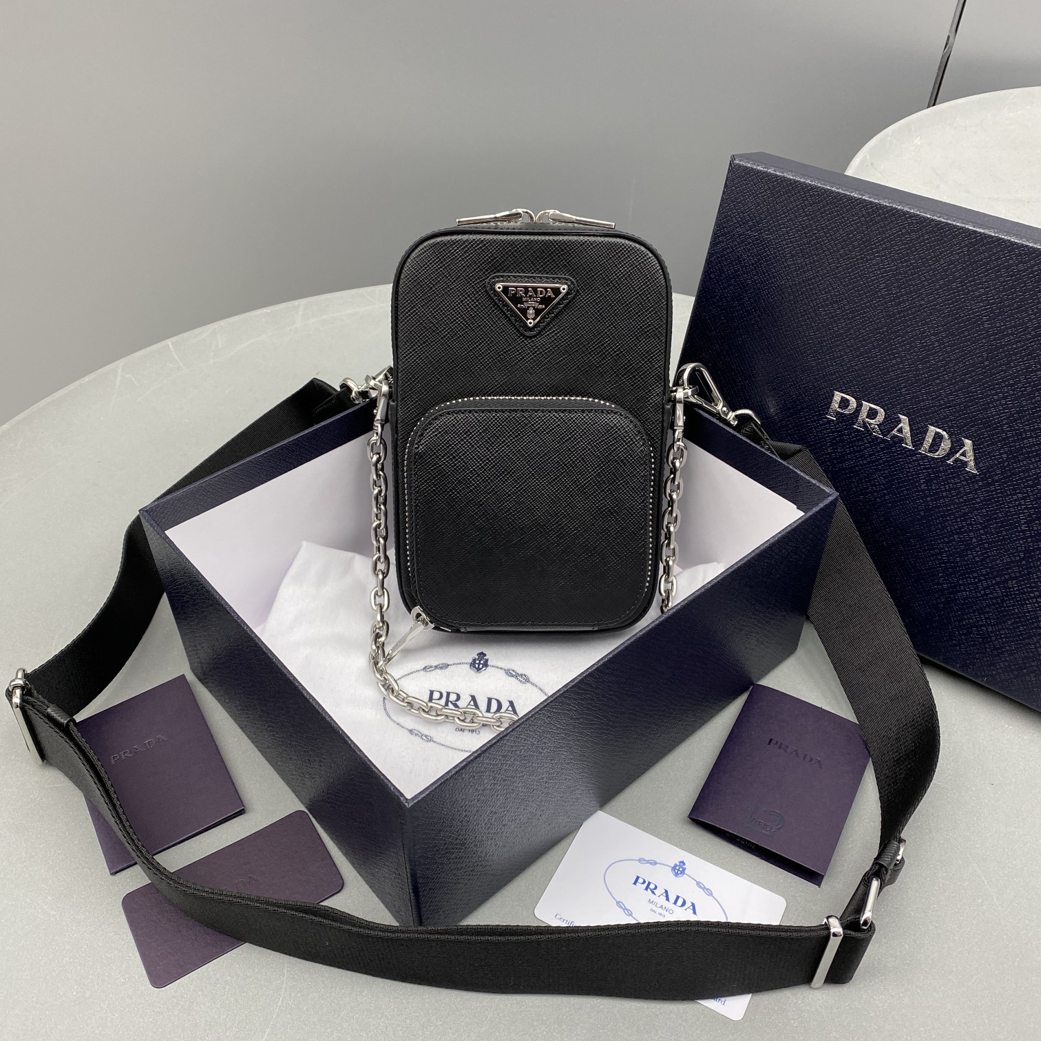 [PRADA] 사피아노 가죽 미니 크로스바디백
