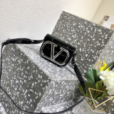 [VLTN] 스몰 슈퍼비 SUPERVEE 크로스 바디 백