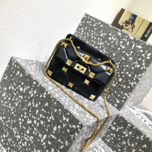 [VLTN] 미듐 로만 스터드 숄더 체인백