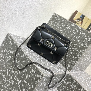 [VLTN] 라지 로만 스터드 숄더 체인백