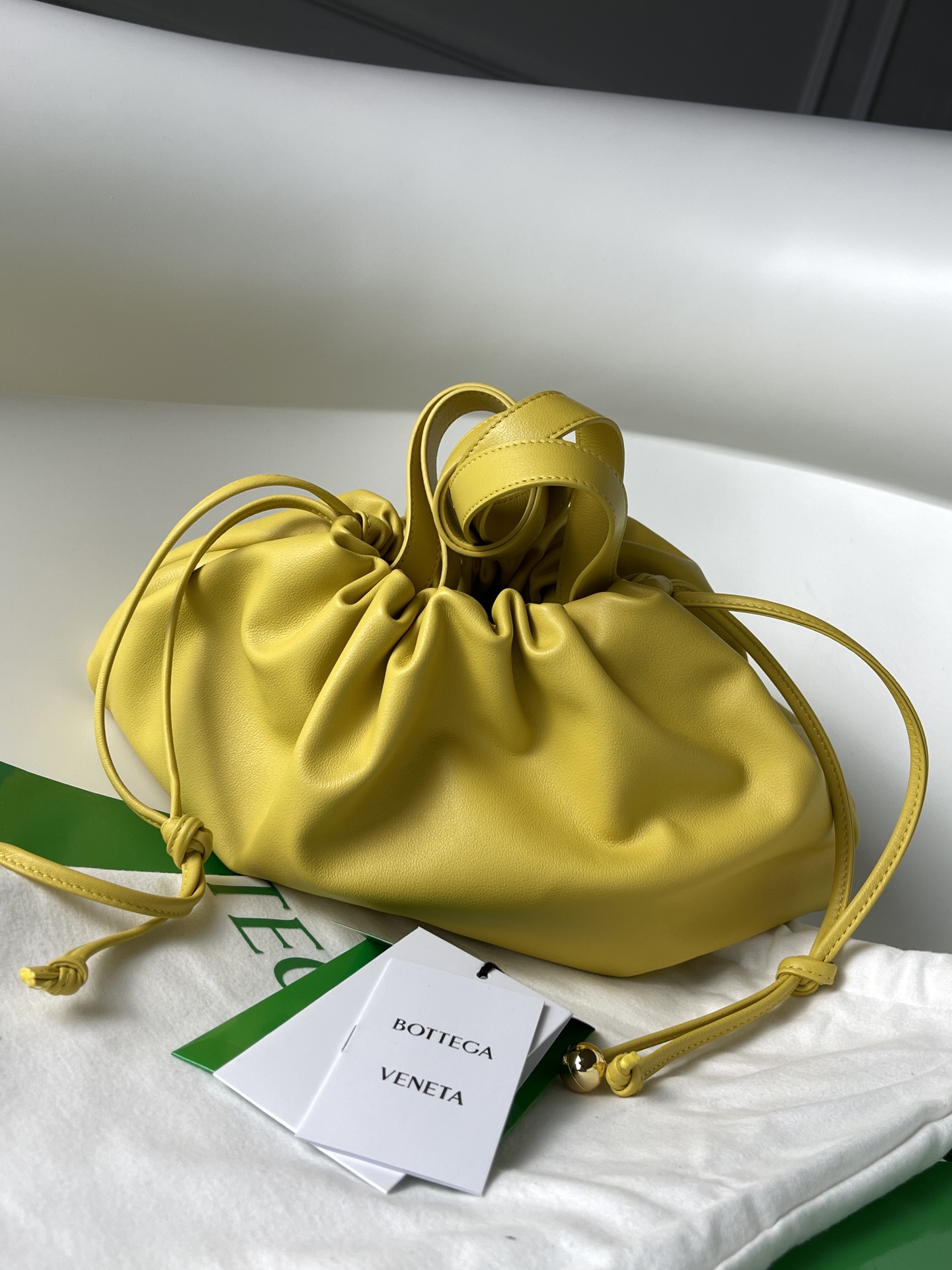 [BOTTEGA] 버터컵 미듐 벌브 백