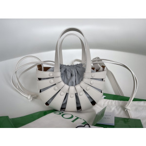 [BOTTEGA] 화이트 프로스트 쉘 백