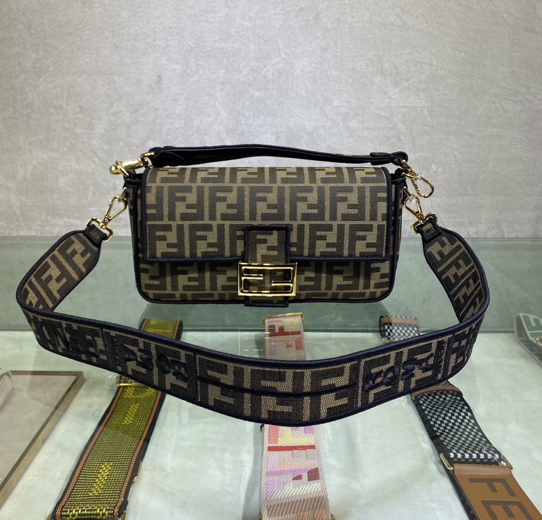 [FENDI] 미듐 바게트 -패브릭