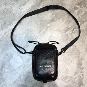 [BALENCIAGA] 익스플로러 스몰 크로스바디 파우치