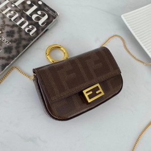 [FENDI] 나노 바게트 참