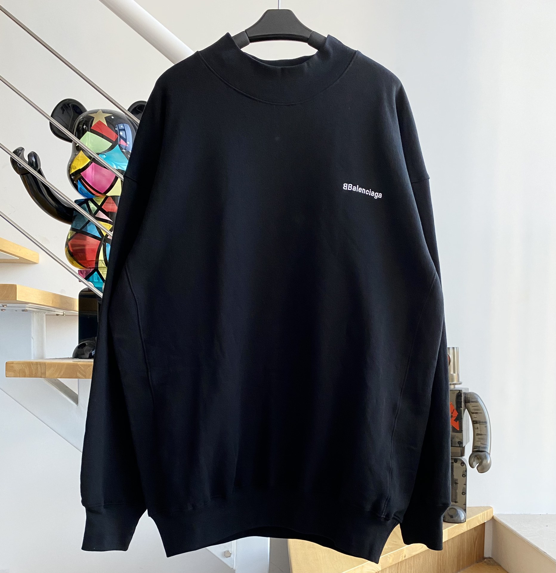 [Balenciaga] 22ss 로고 자수 맨투맨 - 계단집