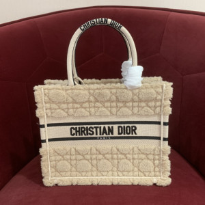[DIOR/OC] 북토트백 스몰 시어링