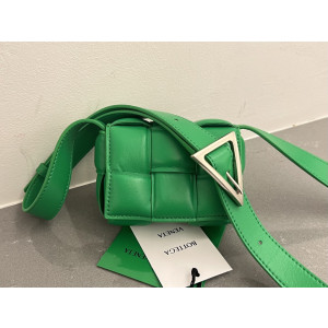 [BOTTEGA VENETA/JING] 미니 패딩 카세트백