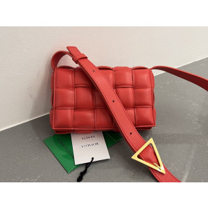 [BOTTEGA VENETA/JING] 스몰 패딩 패디드 카세트백