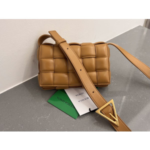 [BOTTEGA VENETA/JING] 스몰 패딩 패디드 카세트백