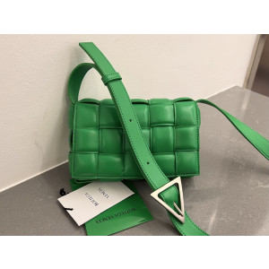 [BOTTEGA VENETA/JING] 스몰 패딩 패디드 카세트백