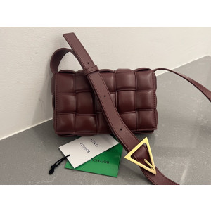 [BOTTEGA VENETA/JING] 스몰 패딩 패디드 카세트백