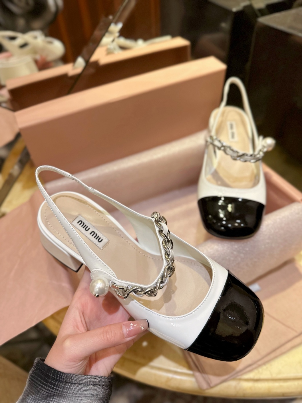 [miumiu/HELLO(해피계열)] 미우미우 페이턴트 가죽 슬링백 펌프스 (3.5cm)